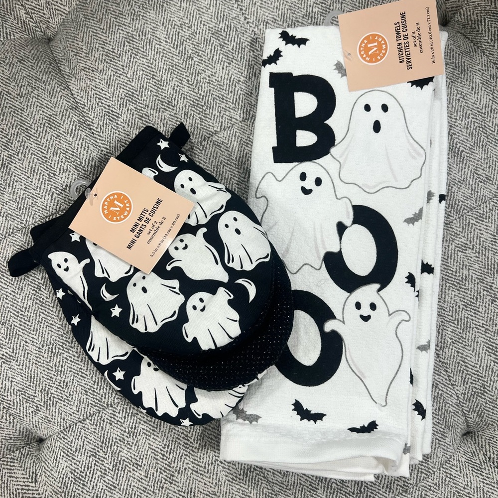 Set of Ghost Mini Mitts and Kitchen Towels